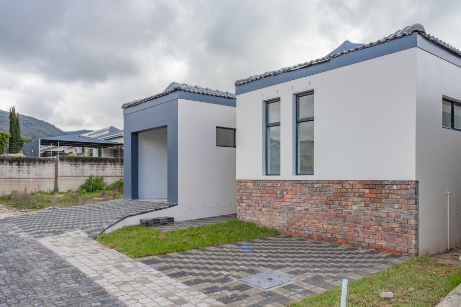 3 Bedroom Property for Sale in Honeydew Country Estate Western Cape